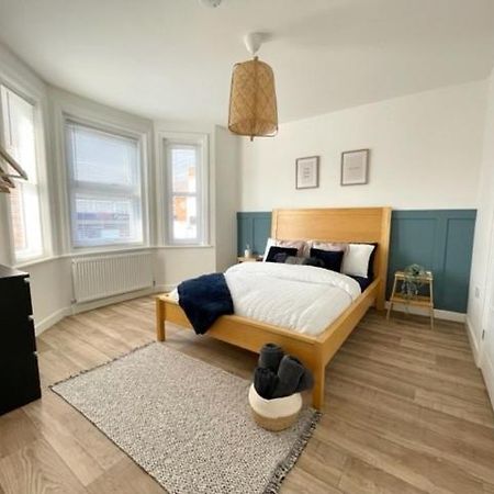 Central, Bright & Spacious Apartment - Parking Included Bournemouth Eksteriør billede