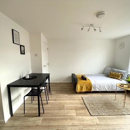 Central, Bright & Spacious Apartment - Parking Included Bournemouth Eksteriør billede