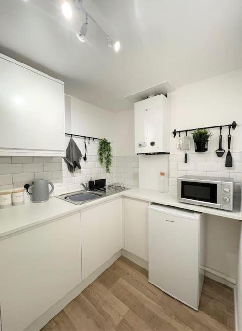 Central, Bright & Spacious Apartment - Parking Included Bournemouth Eksteriør billede