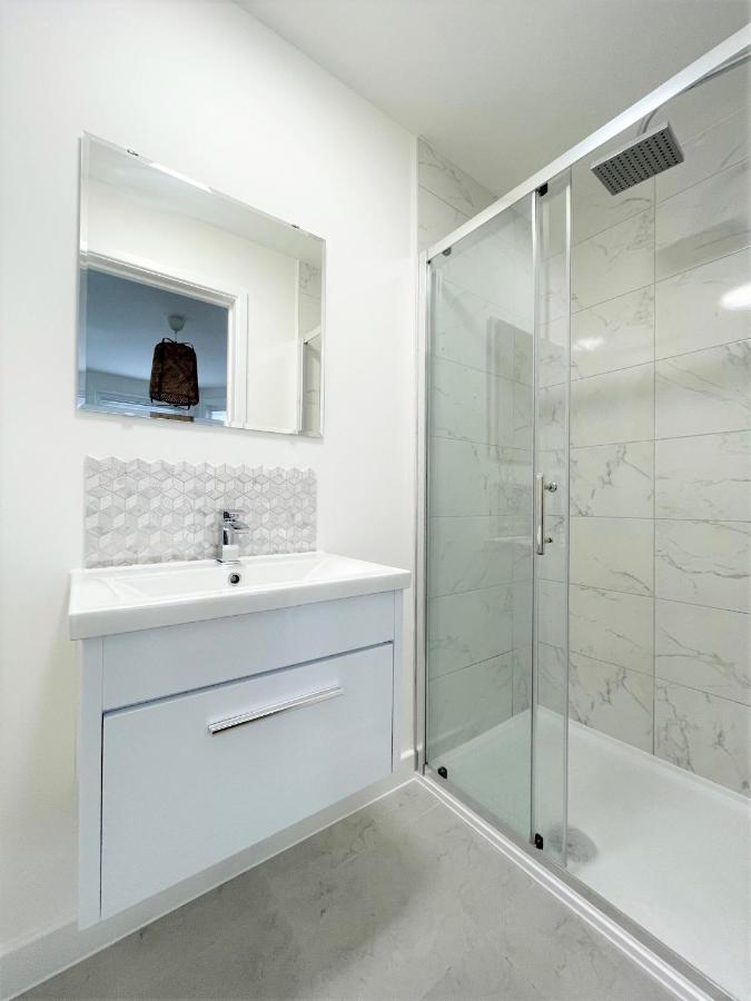 Central, Bright & Spacious Apartment - Parking Included Bournemouth Eksteriør billede