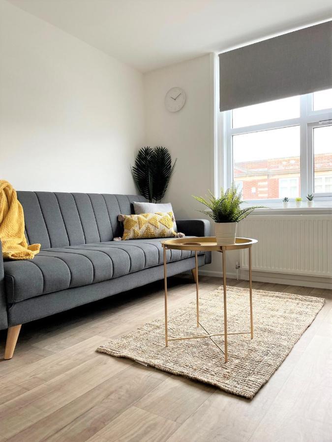 Central, Bright & Spacious Apartment - Parking Included Bournemouth Eksteriør billede