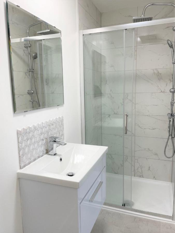 Central, Bright & Spacious Apartment - Parking Included Bournemouth Eksteriør billede