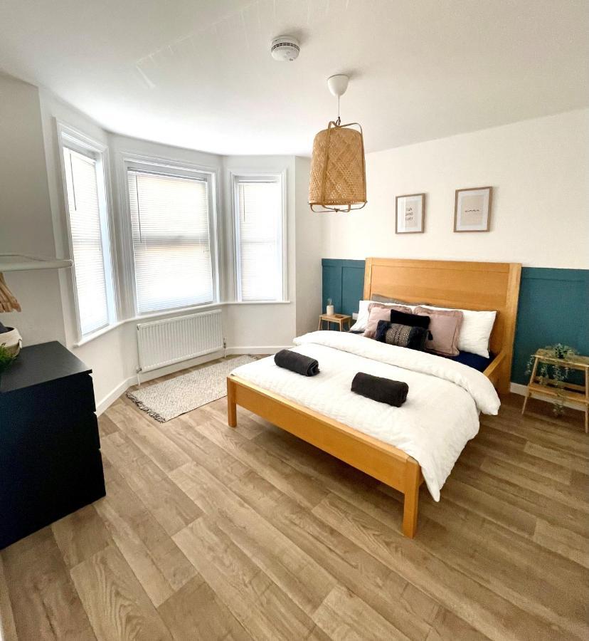Central, Bright & Spacious Apartment - Parking Included Bournemouth Eksteriør billede