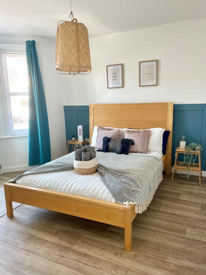 Central, Bright & Spacious Apartment - Parking Included Bournemouth Eksteriør billede